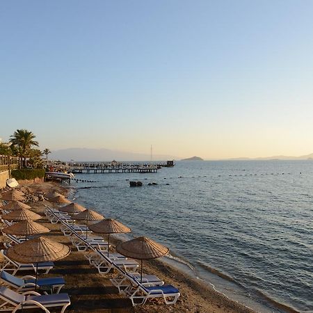 Ado Beach Hotel Тургутрейс Екстер'єр фото