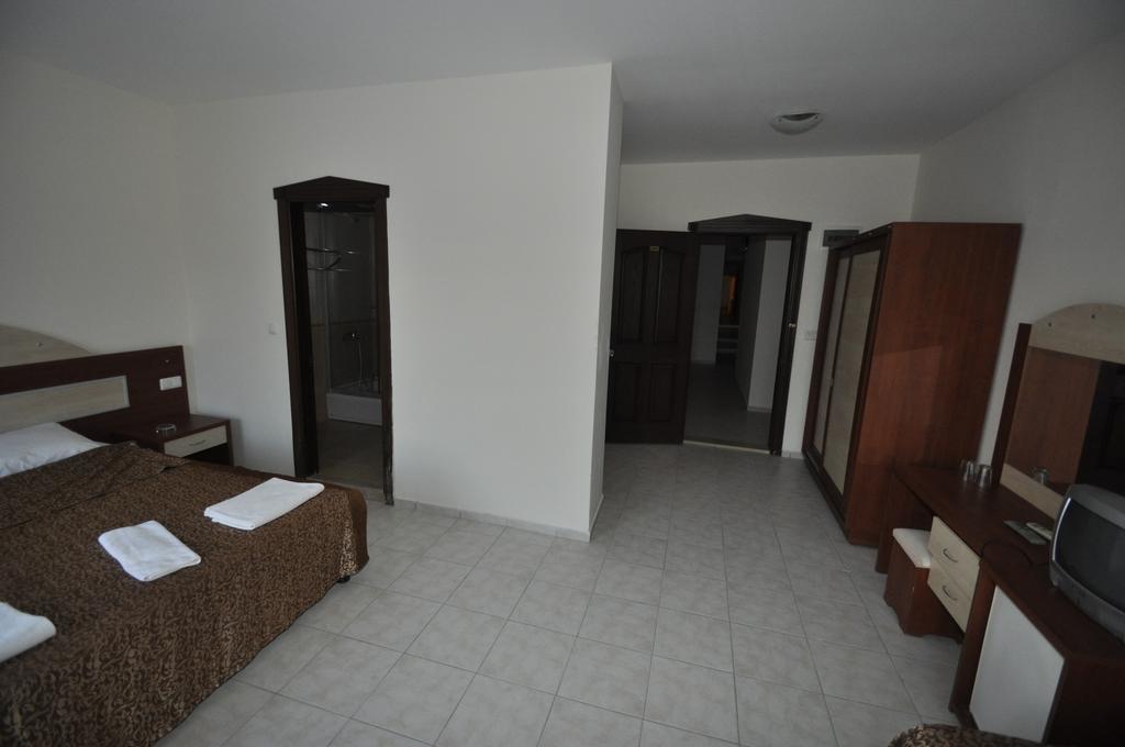 Ado Beach Hotel Тургутрейс Екстер'єр фото