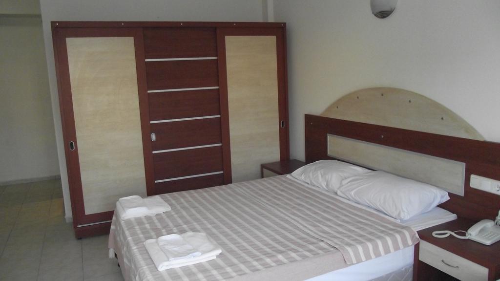 Ado Beach Hotel Тургутрейс Номер фото
