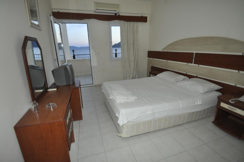 Ado Beach Hotel Тургутрейс Номер фото