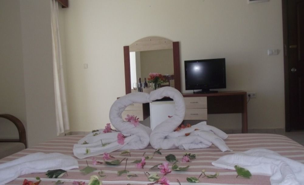 Ado Beach Hotel Тургутрейс Екстер'єр фото