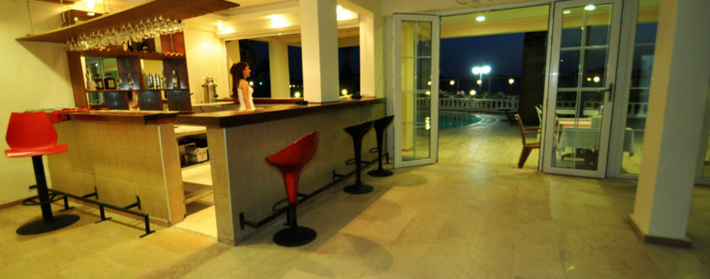 Ado Beach Hotel Тургутрейс Екстер'єр фото